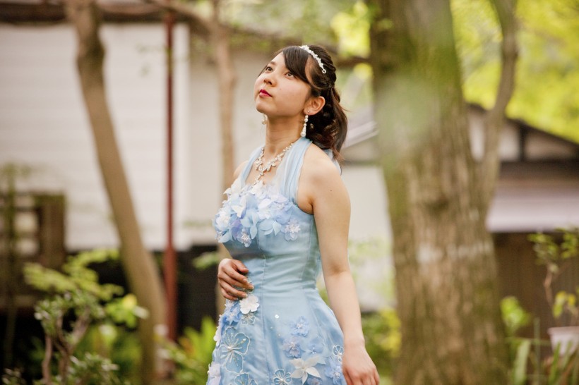 穿着裙子的美女圖片
