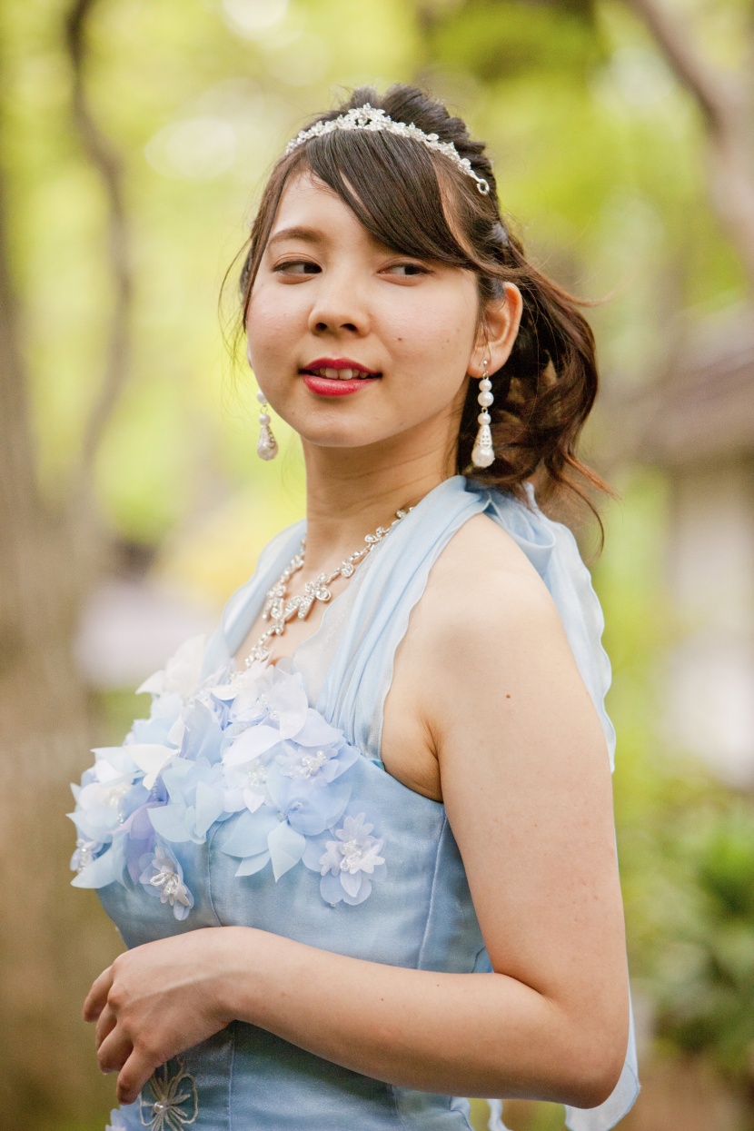 穿着裙子的美女圖片