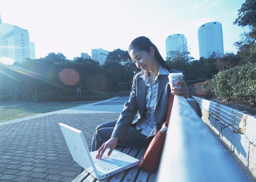 白領女性放松休息圖片