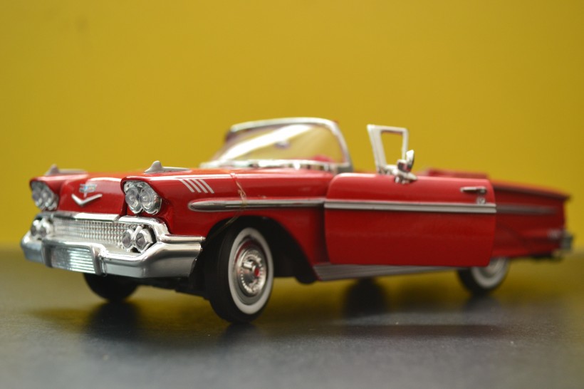 紅色複古汽車模型圖片