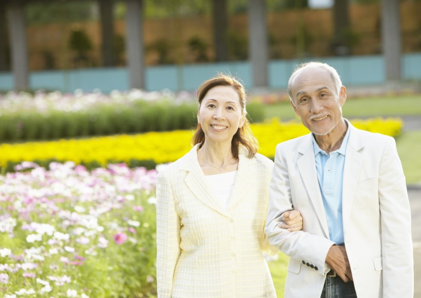 老年人和家人休閑圖片