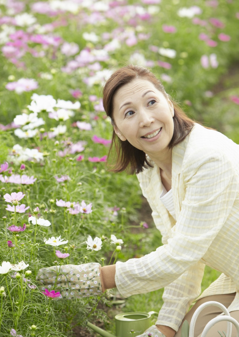 老年人和家人休閑圖片