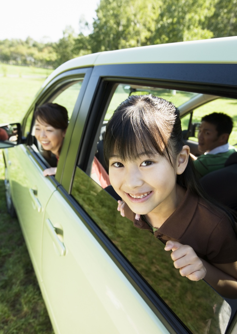 全家人駕車出遊圖片