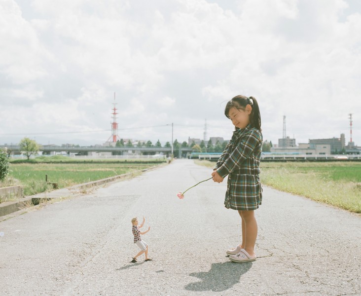 日本超萌小女孩公路攝影圖片