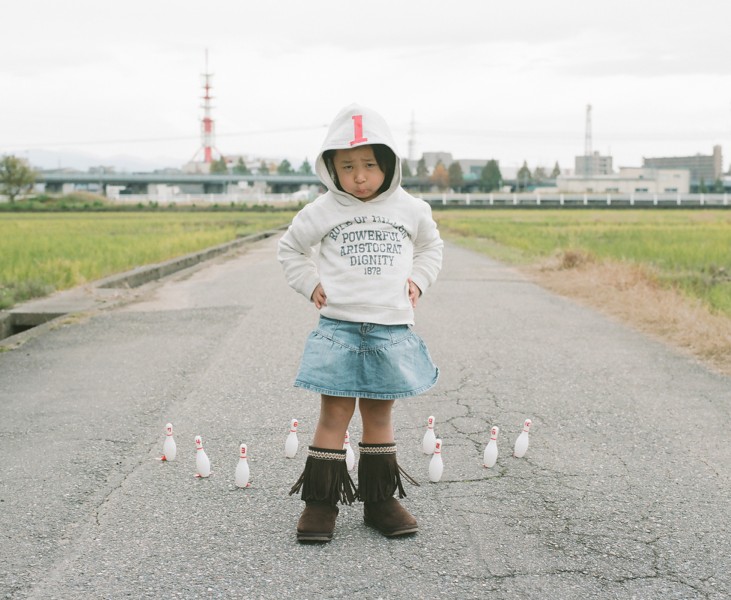 日本超萌小女孩公路攝影圖片