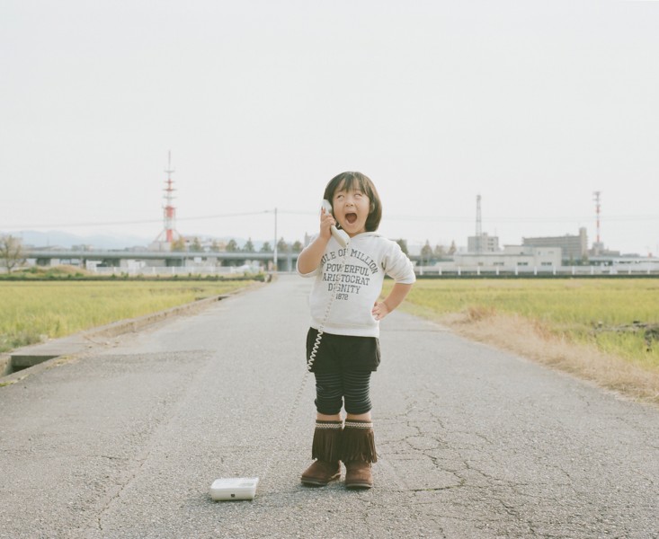 日本超萌小女孩公路攝影圖片