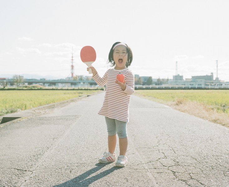 日本超萌小女孩公路攝影圖片