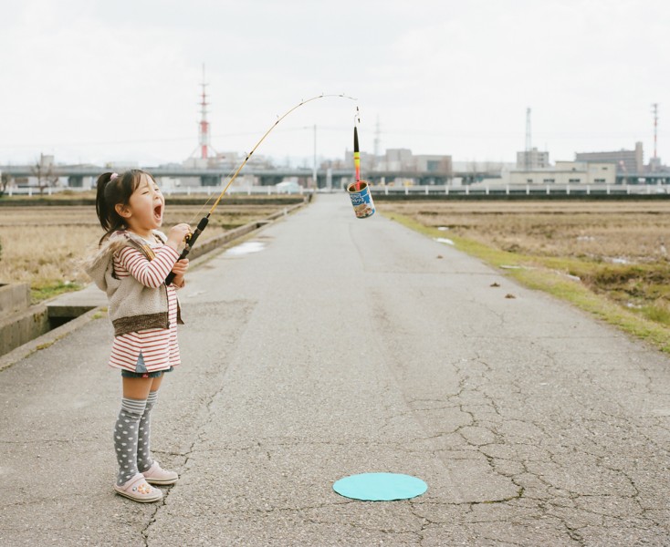 日本超萌小女孩公路攝影圖片