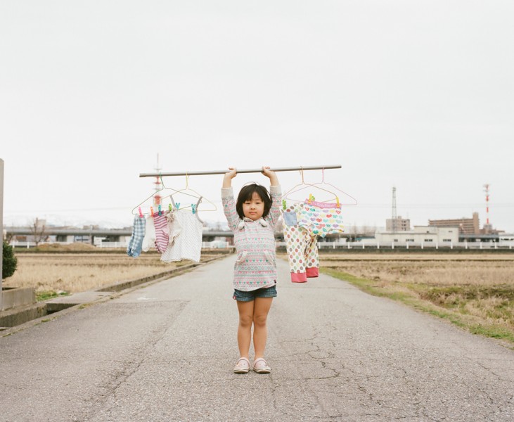 日本超萌小女孩公路攝影圖片