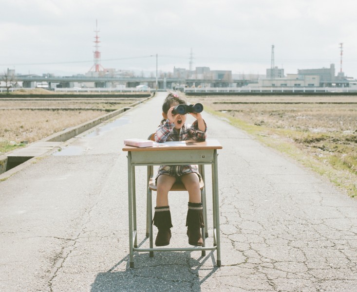 日本超萌小女孩公路攝影圖片