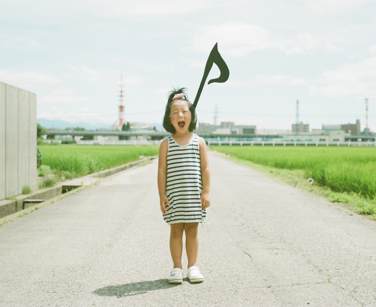 日本超萌小女孩公路攝影圖片