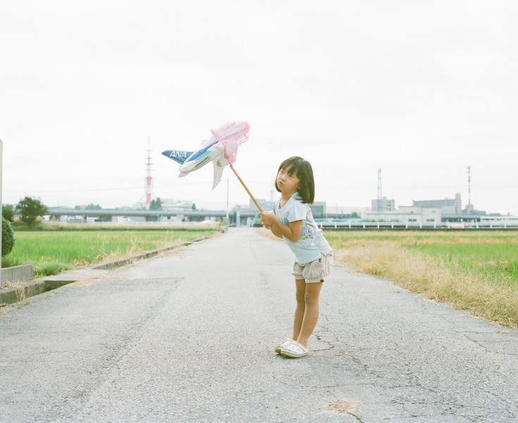 日本超萌小女孩公路攝影圖片