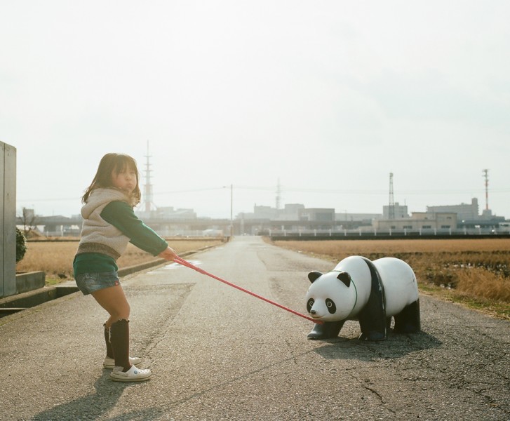 日本超萌小女孩公路攝影圖片