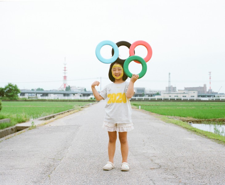 日本超萌小女孩公路攝影圖片