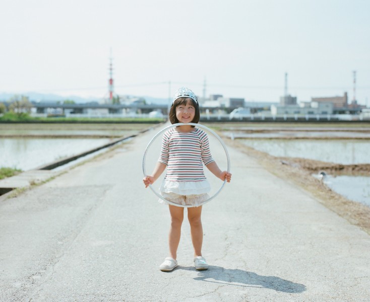 日本超萌小女孩公路攝影圖片