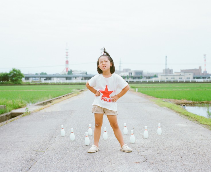 日本超萌小女孩公路攝影圖片