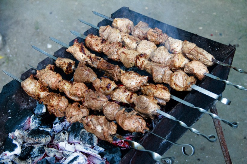 香噴噴的羊肉串燒烤圖片