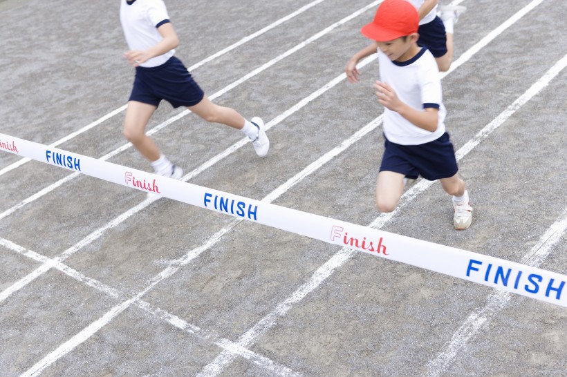 小學體育課運動圖片