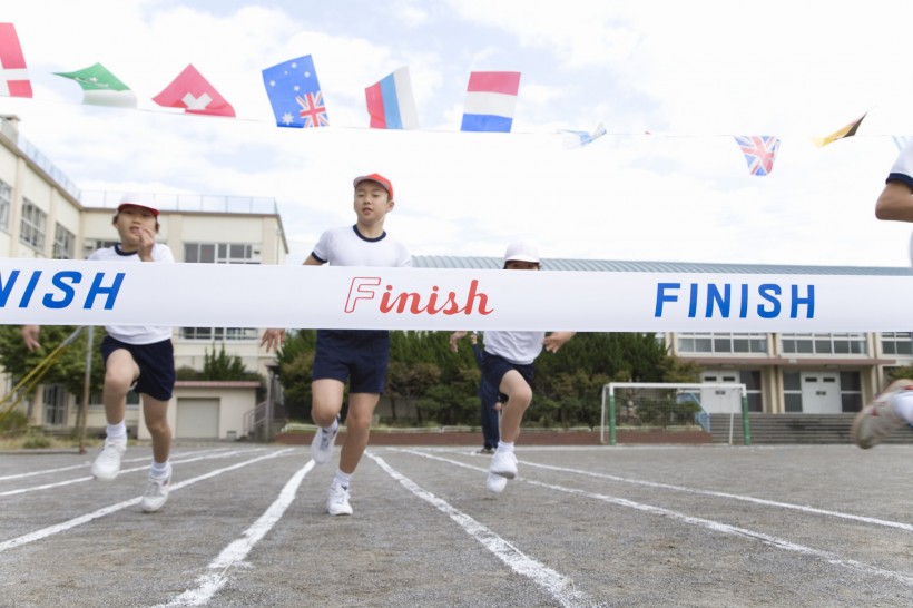 小學體育課運動圖片