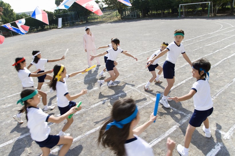 小學體育課運動圖片