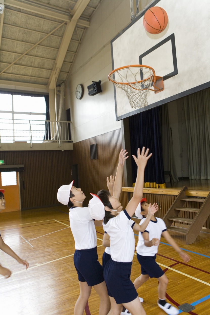 小學體育課運動圖片