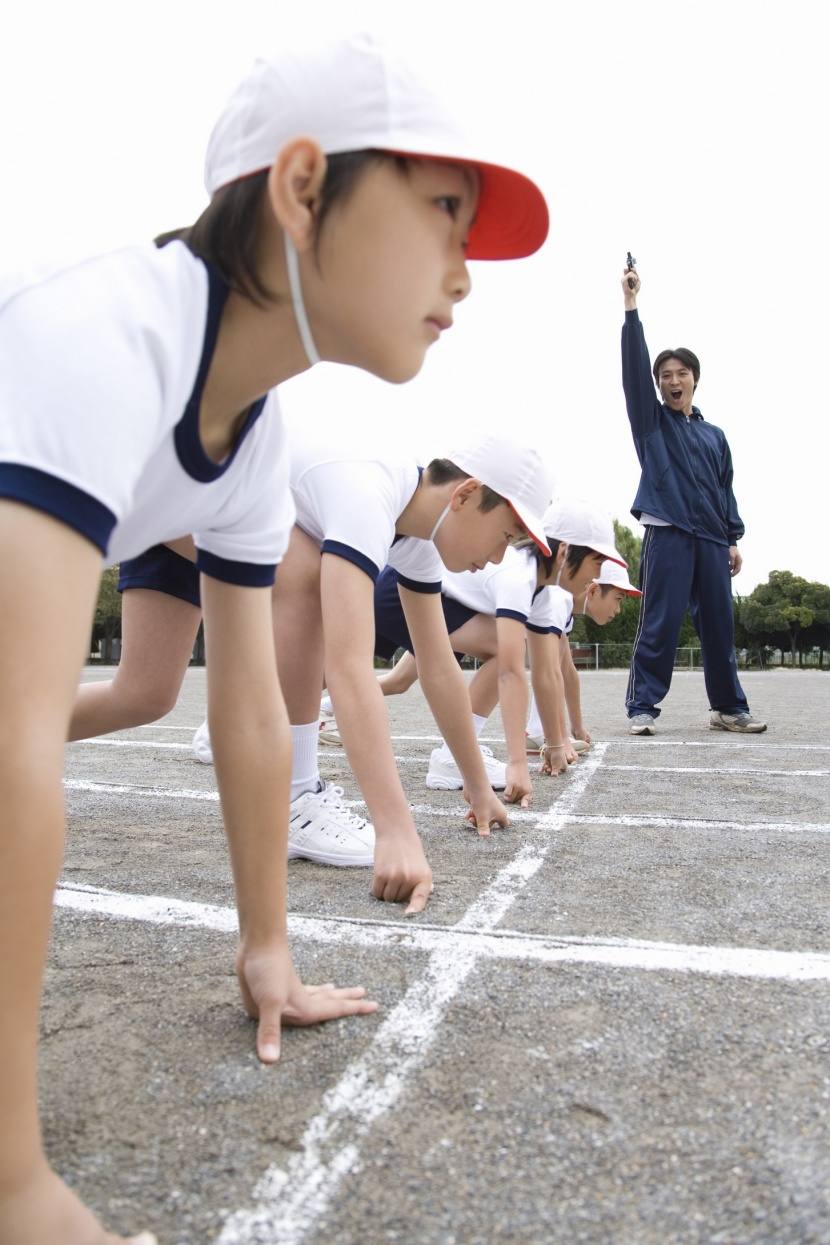 小學體育課運動圖片