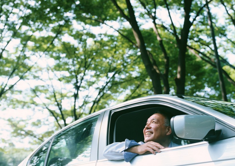 老年人駕車休閑圖片