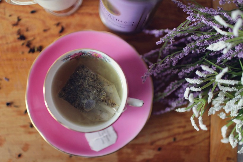 茶杯裡的茶圖片