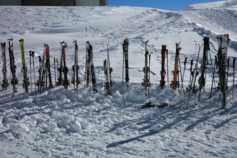 刺激的滑雪運動圖片