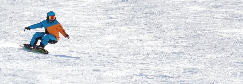 好玩刺激的戶外滑雪運動圖片