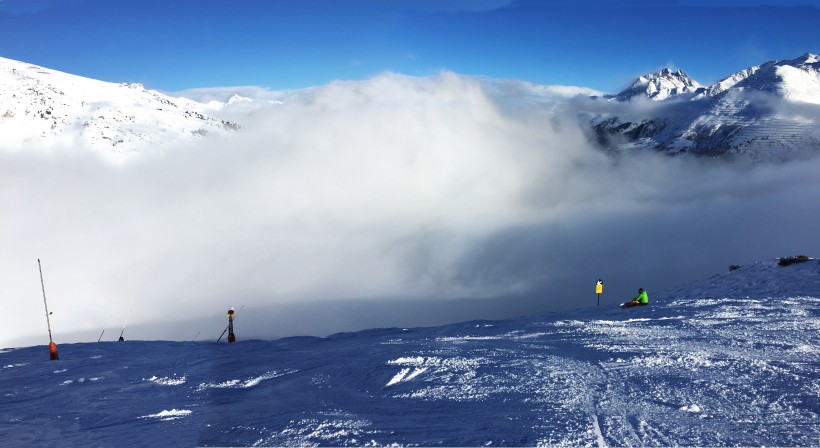 好玩刺激的戶外滑雪運動圖片