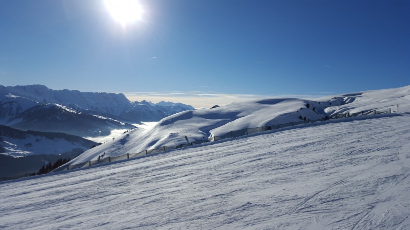 好玩刺激的戶外滑雪運動圖片