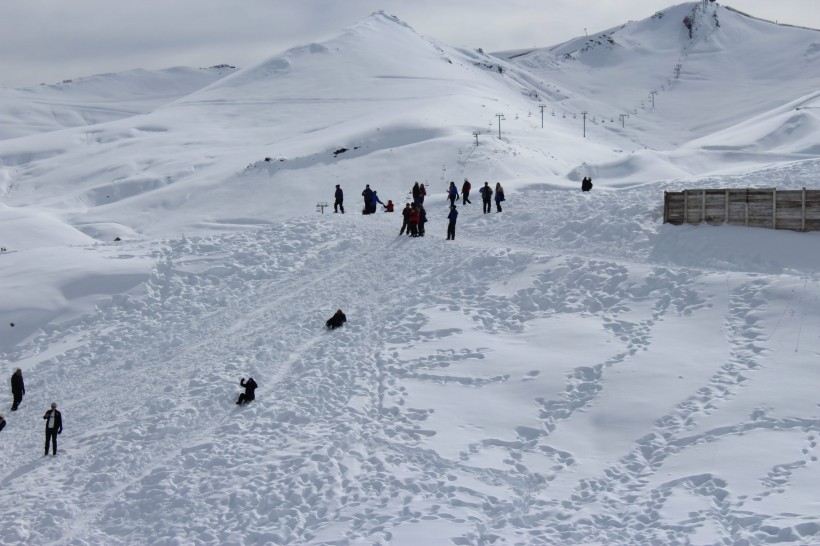 刺激的滑雪運動圖片