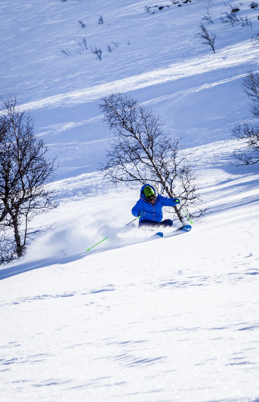 刺激的滑雪運動圖片