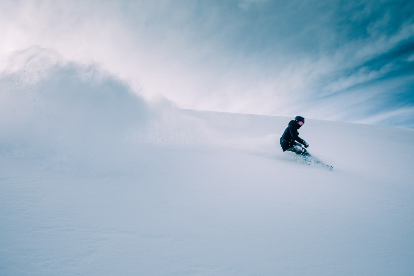 戶外滑雪運動圖片