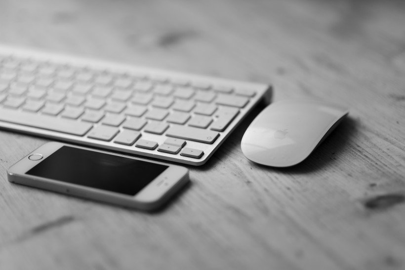 簡潔的蘋果鍵盤和鼠标圖片