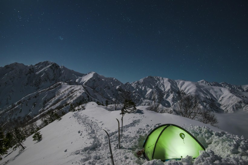 夜晚露營的帳篷圖片