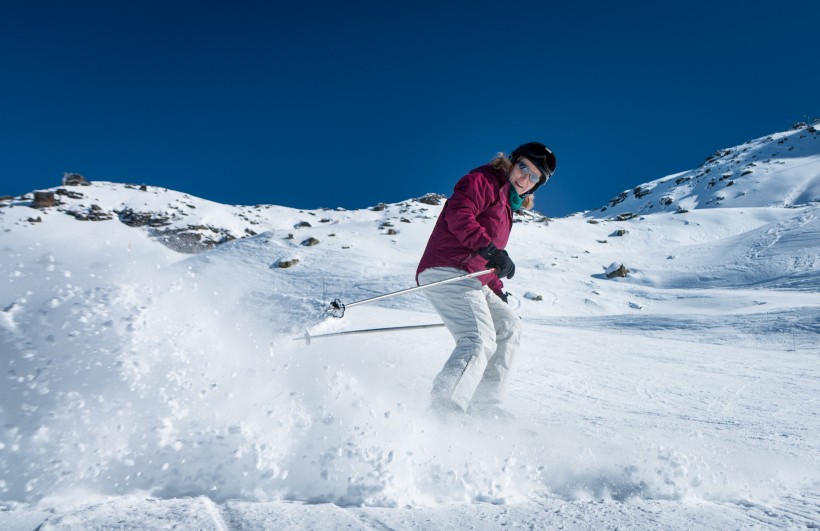 戶外滑雪運動圖片