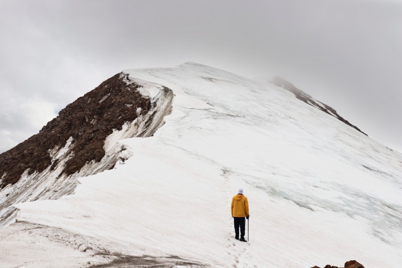 雪山攀登圖片