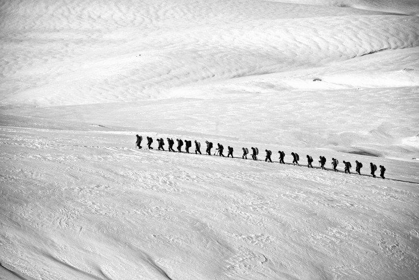 雪山攀登圖片