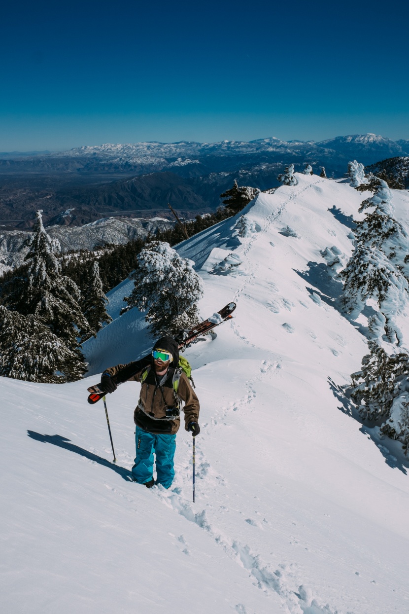 雪山攀登圖片