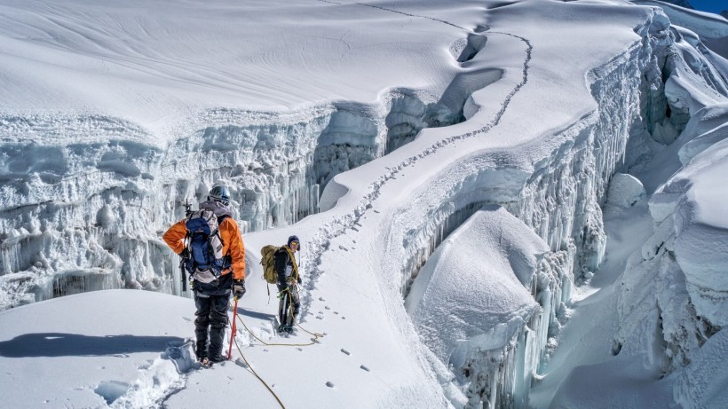 極限運動登雪山圖片