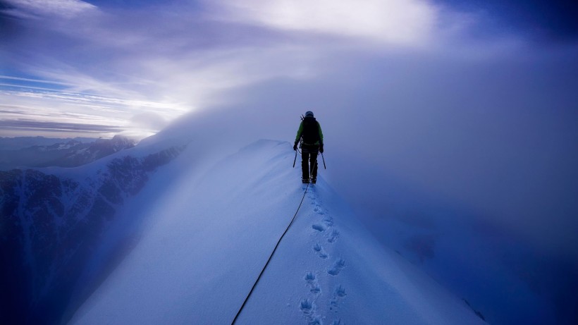 極限運動登雪山圖片