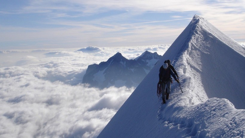 極限運動登雪山圖片