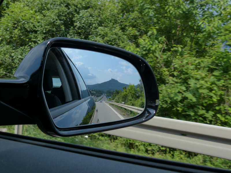 汽車後視鏡特寫圖片