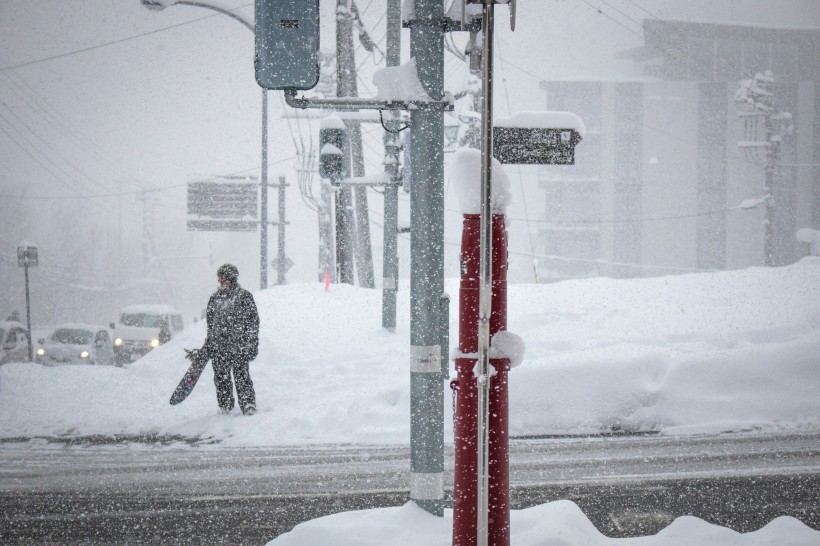 危險刺激的滑雪運動圖片