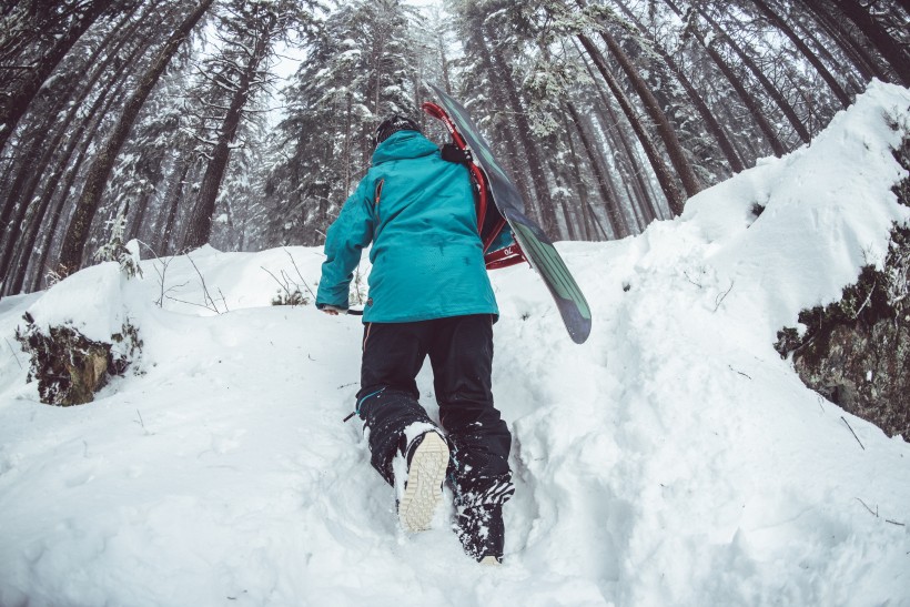 危險刺激的滑雪運動圖片