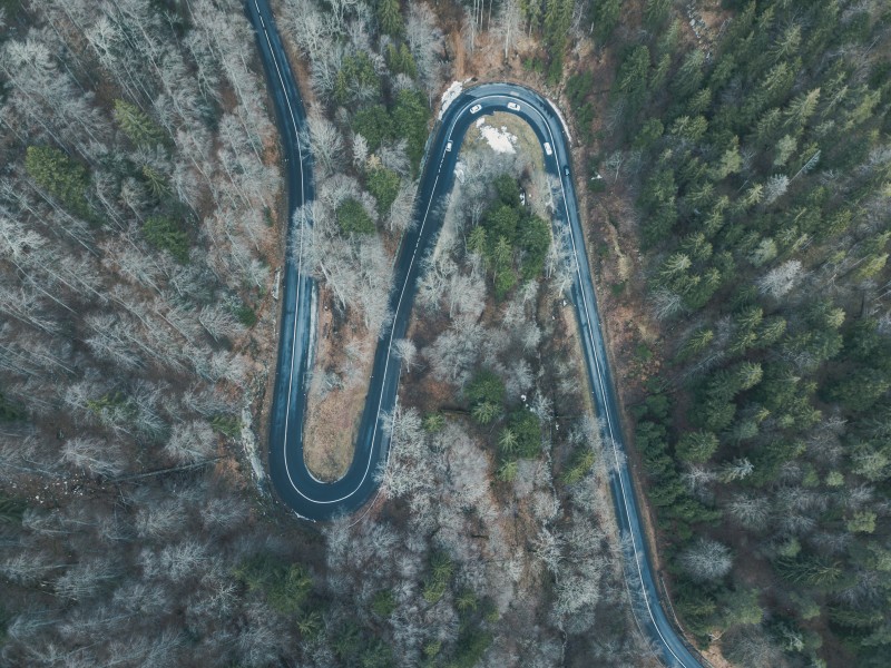 從高空中鳥瞰公路圖片