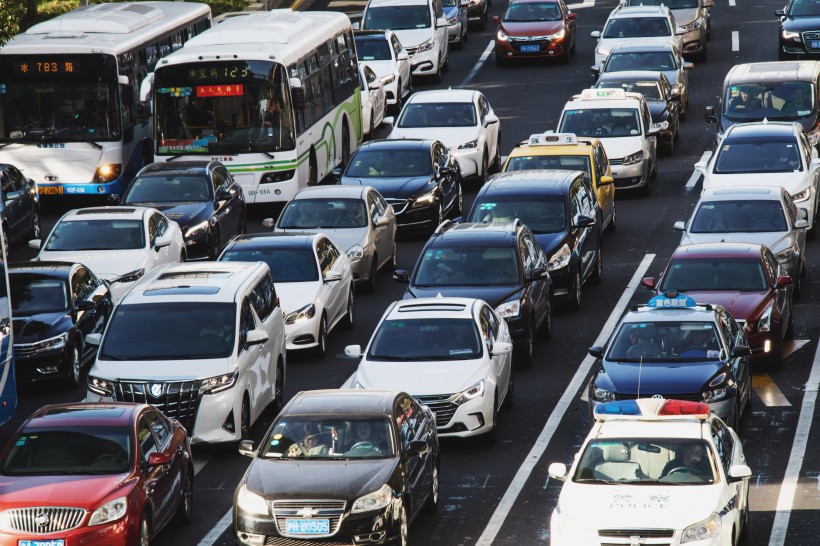 擁堵的汽車城市交通圖片