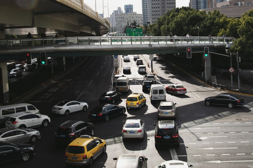 擁堵的汽車城市交通圖片